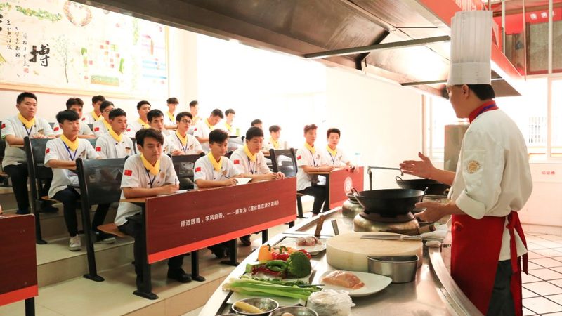 原料产地和溯源批次是判断食品质量的重要依据。以下是一些要点：